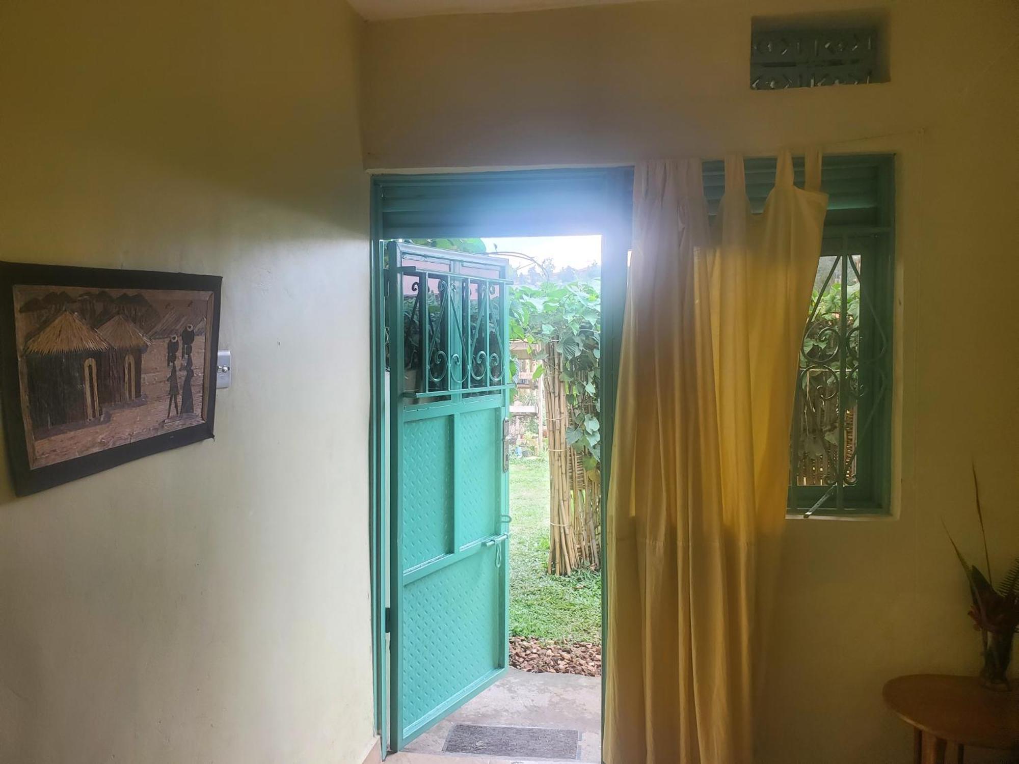 Fort Portal Gaia Eco Hub Bnb المظهر الخارجي الصورة