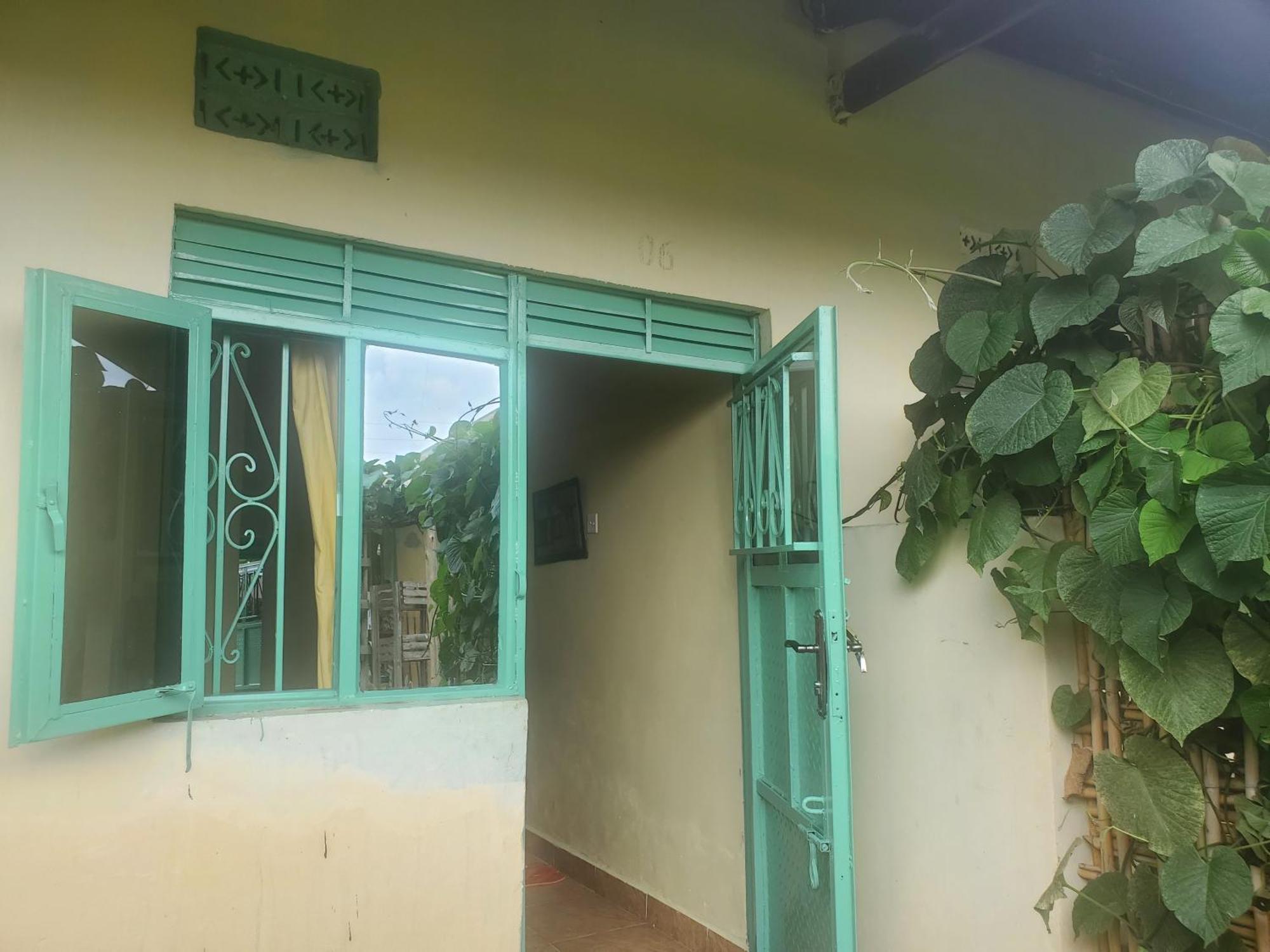 Fort Portal Gaia Eco Hub Bnb المظهر الخارجي الصورة